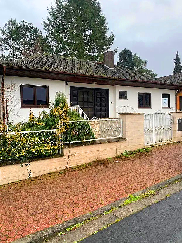 Baugrundstück mit Bestandsgebäude in Top-Lage!